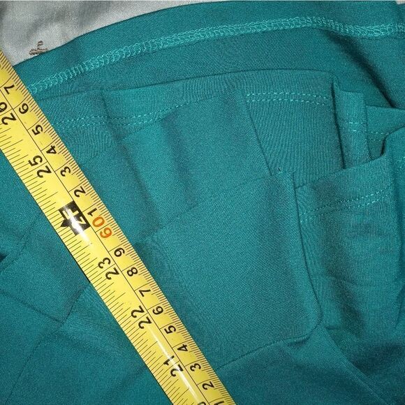 Isaac Mizrahi Live! Size M Tulip LongSleeve Tulip Hem Top Color Jade Women's Top - Picture 7 of 8